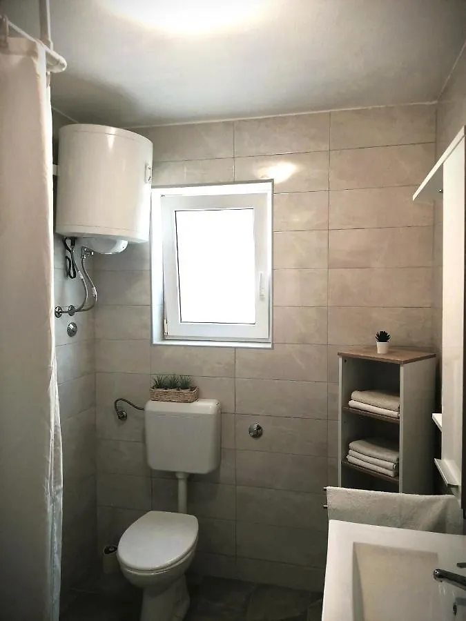 Apartment Karlo - City Center باغ
