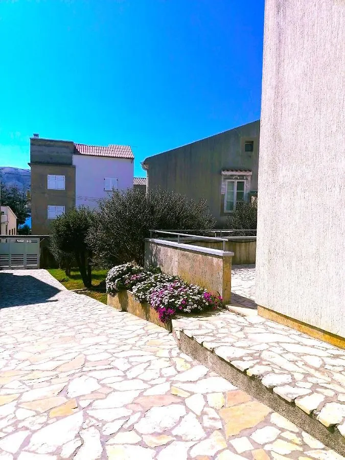 Apartment Karlo - City Center باغ